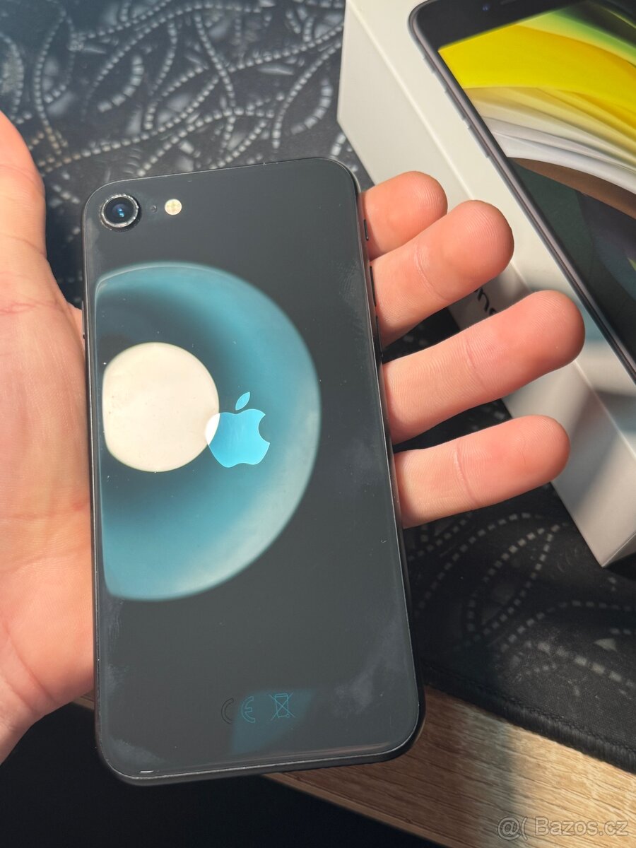 IPhone SE 2020 + příslušenství - 6