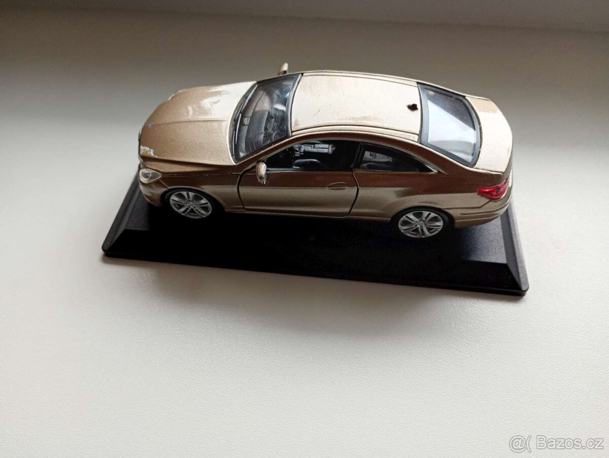 Mercedes Benz E-Class Coupe (Burago) - 6