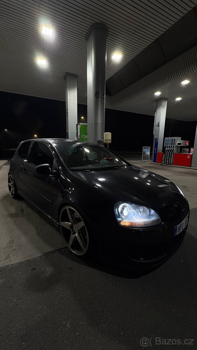 Volkswagen Golf GTI Pirelli - 6