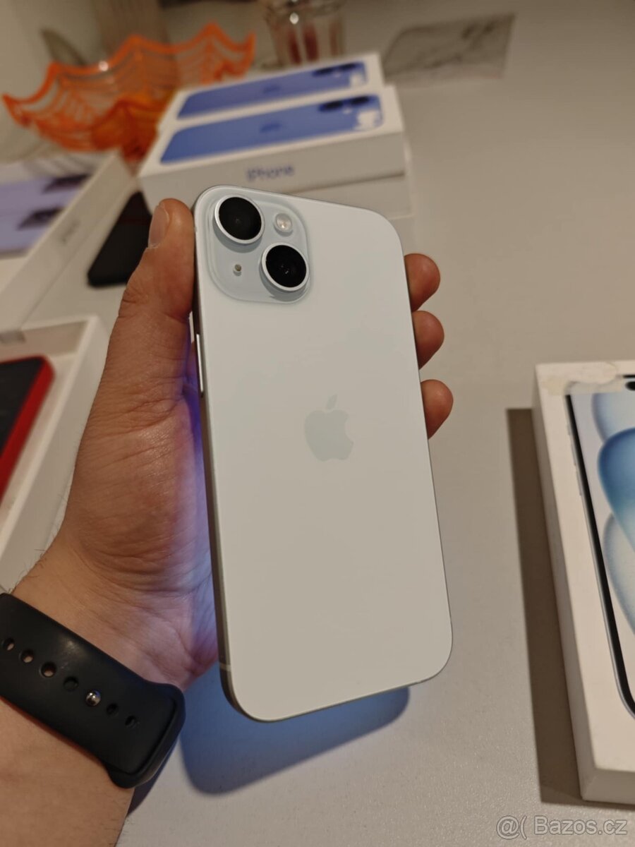 IPhone 15 128 GB White top stav - 6
