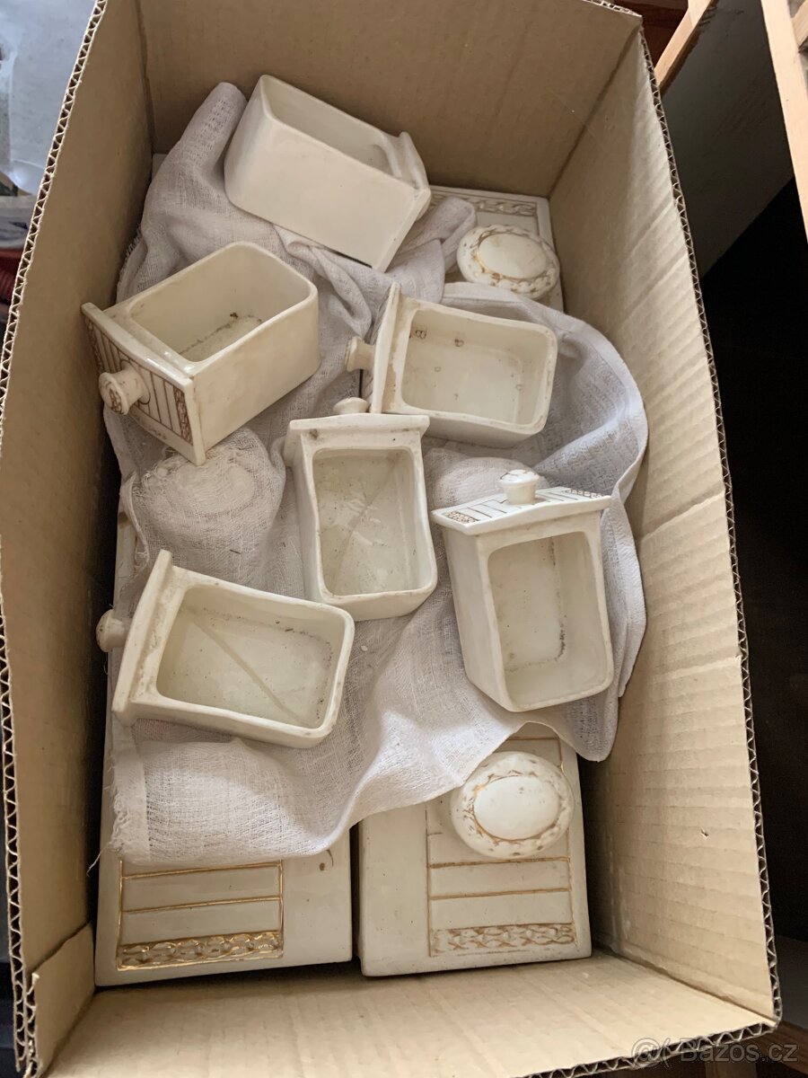 Strozitna kuchynska kredenc - 6