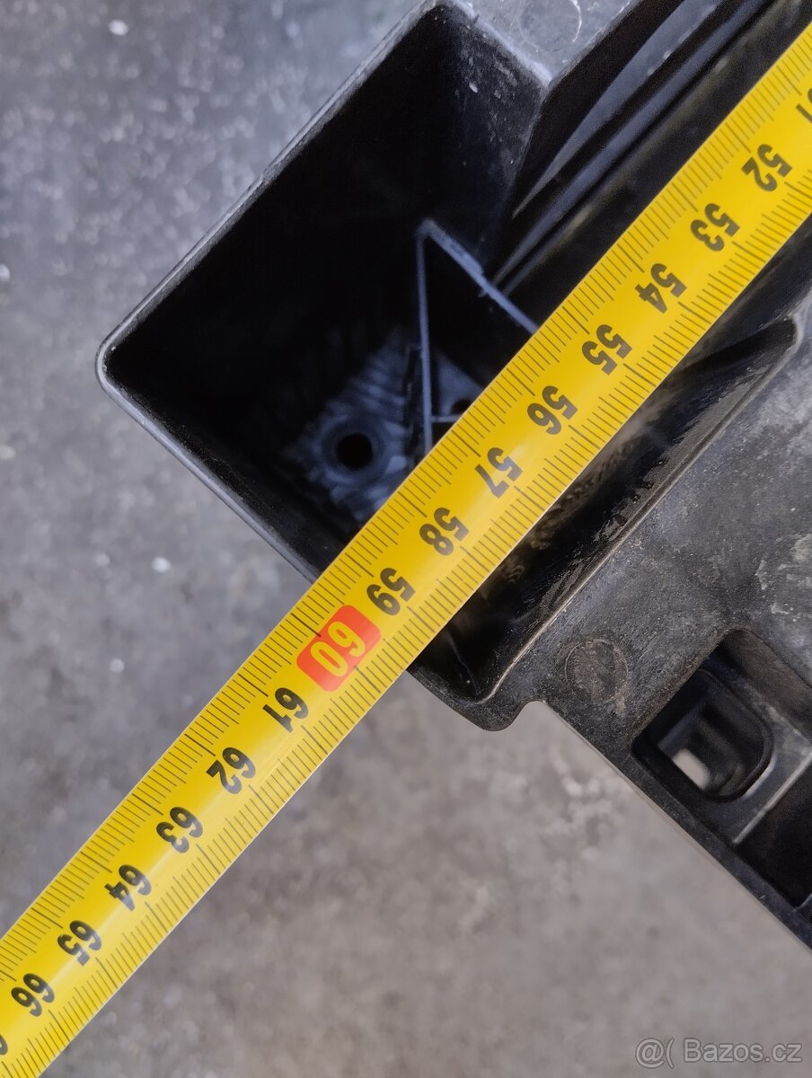 Plastové 1/2 palety - 6