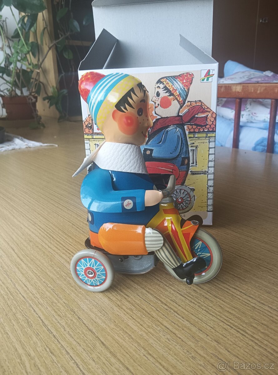 Kluk na tříkolce - 6
