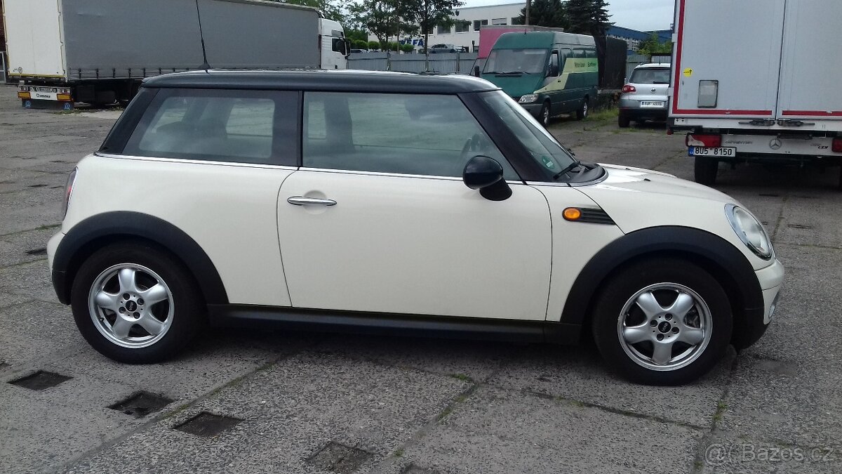 MINI COOPER R56 1,6L 2009 130t.km najeto panorama - 6