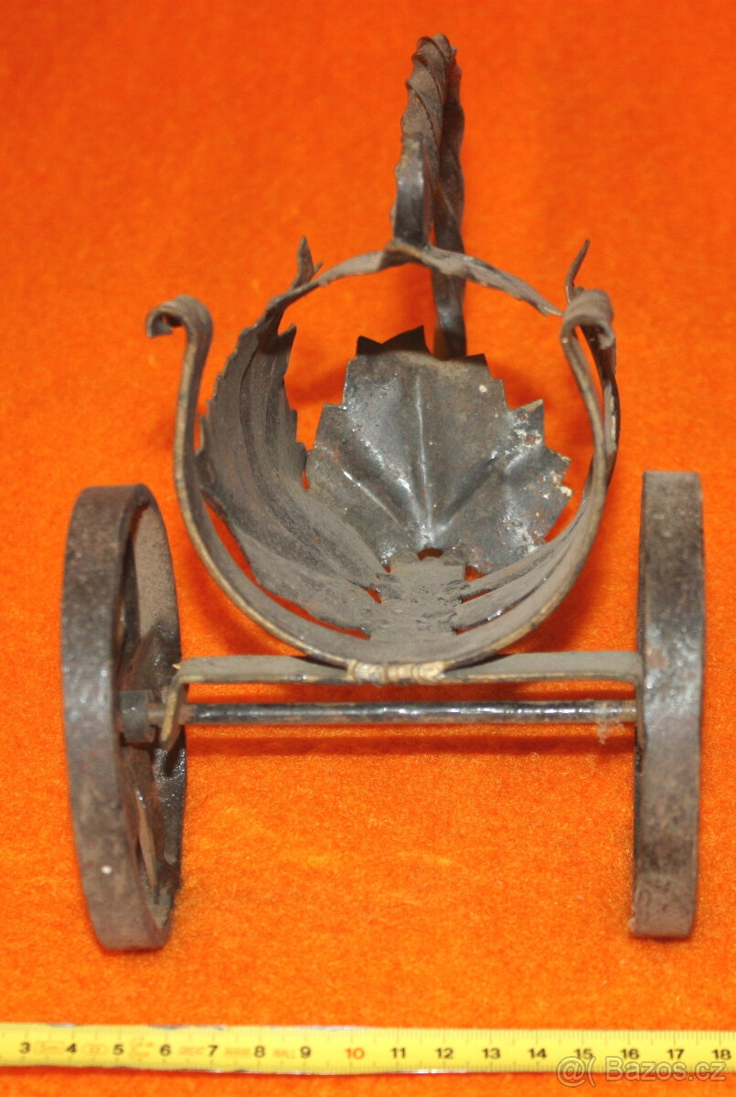 Víno držák kov, tvar dělo pojízdné retro cca 1970 - 6