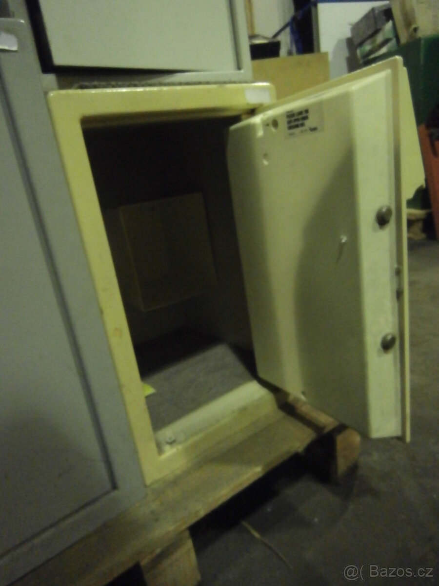 Trezor s elektronickým zámkem nefunkční za 500 kč - 6