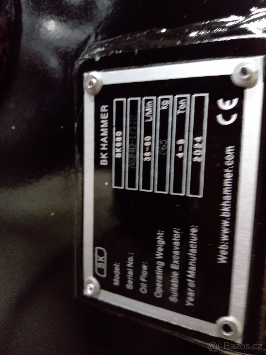 bourací kladivo na bagr JCB 3CX - 6