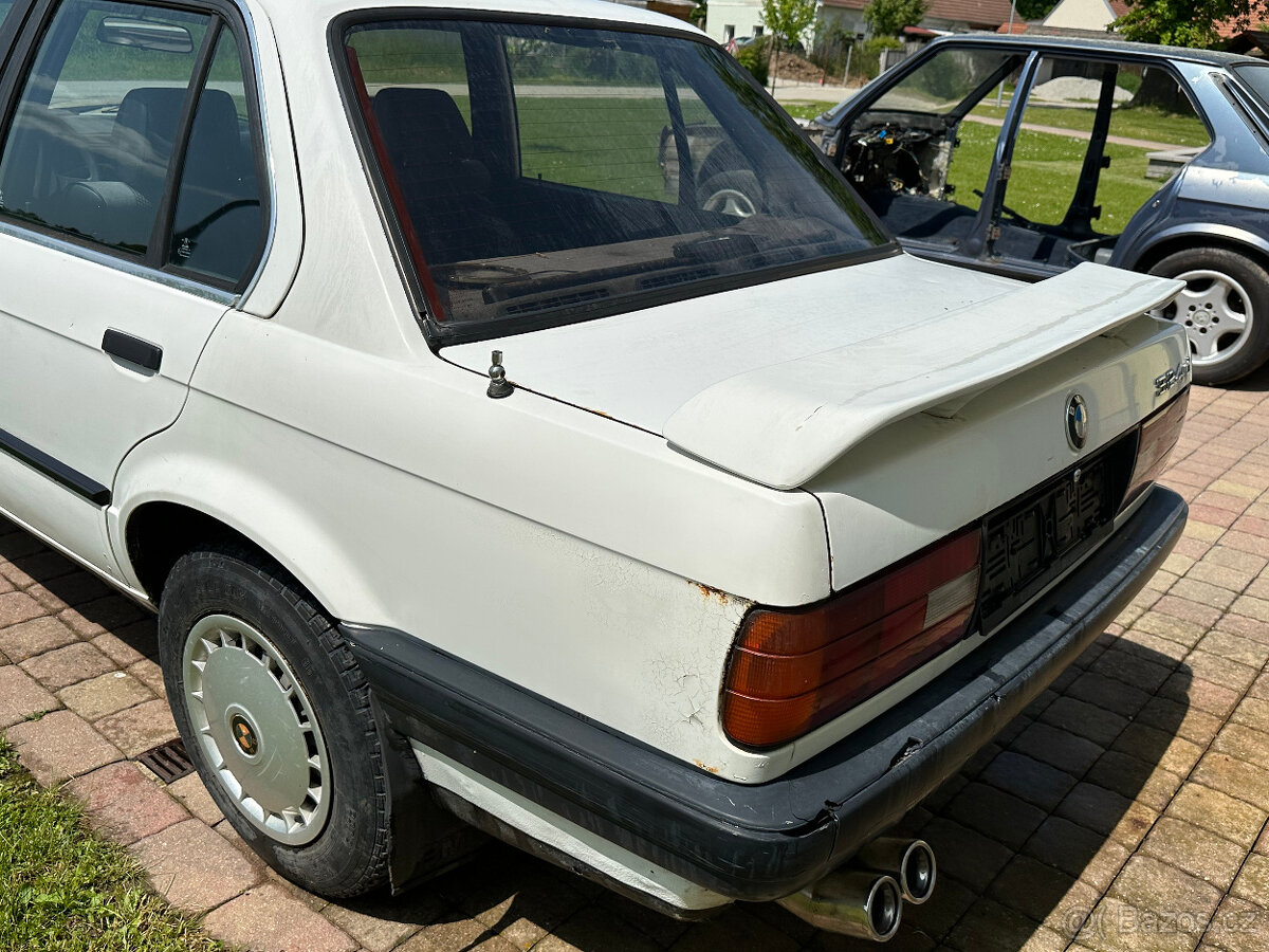 BMW 324d E30 plastak PRODEJ NÁHRÁDNÍ DÍLY - 6