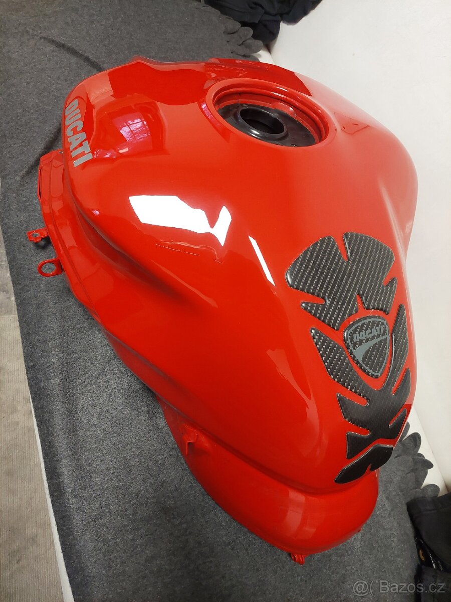 Ducati Supersport nádrž - 6