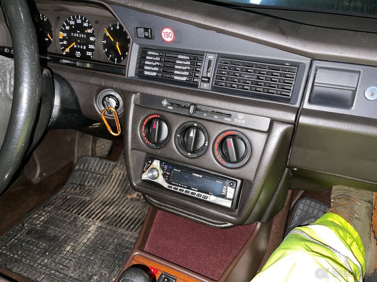 Mercedes Benz 190 E - 6