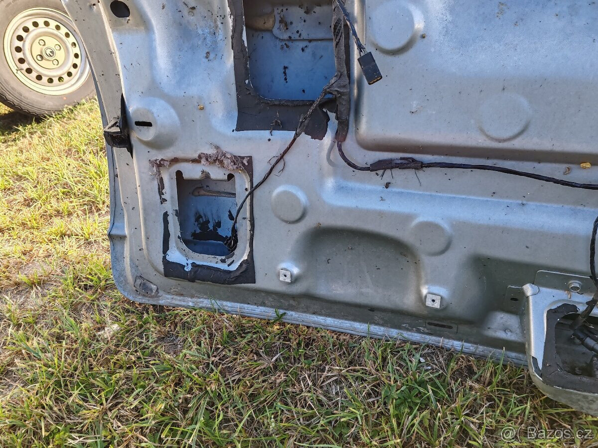 Chrysler Voyager zadní páté dveře, vrata... - 6