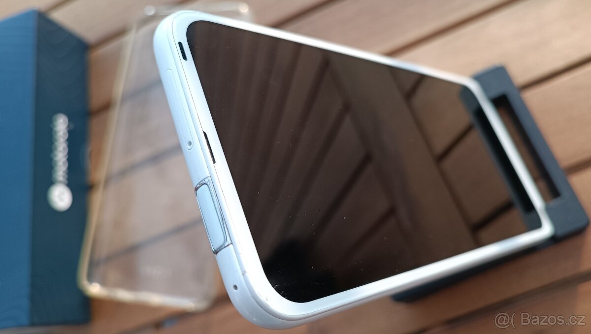 Mobilní telefon Motorola One Fusion + 6GB RAM, 128GB - 6