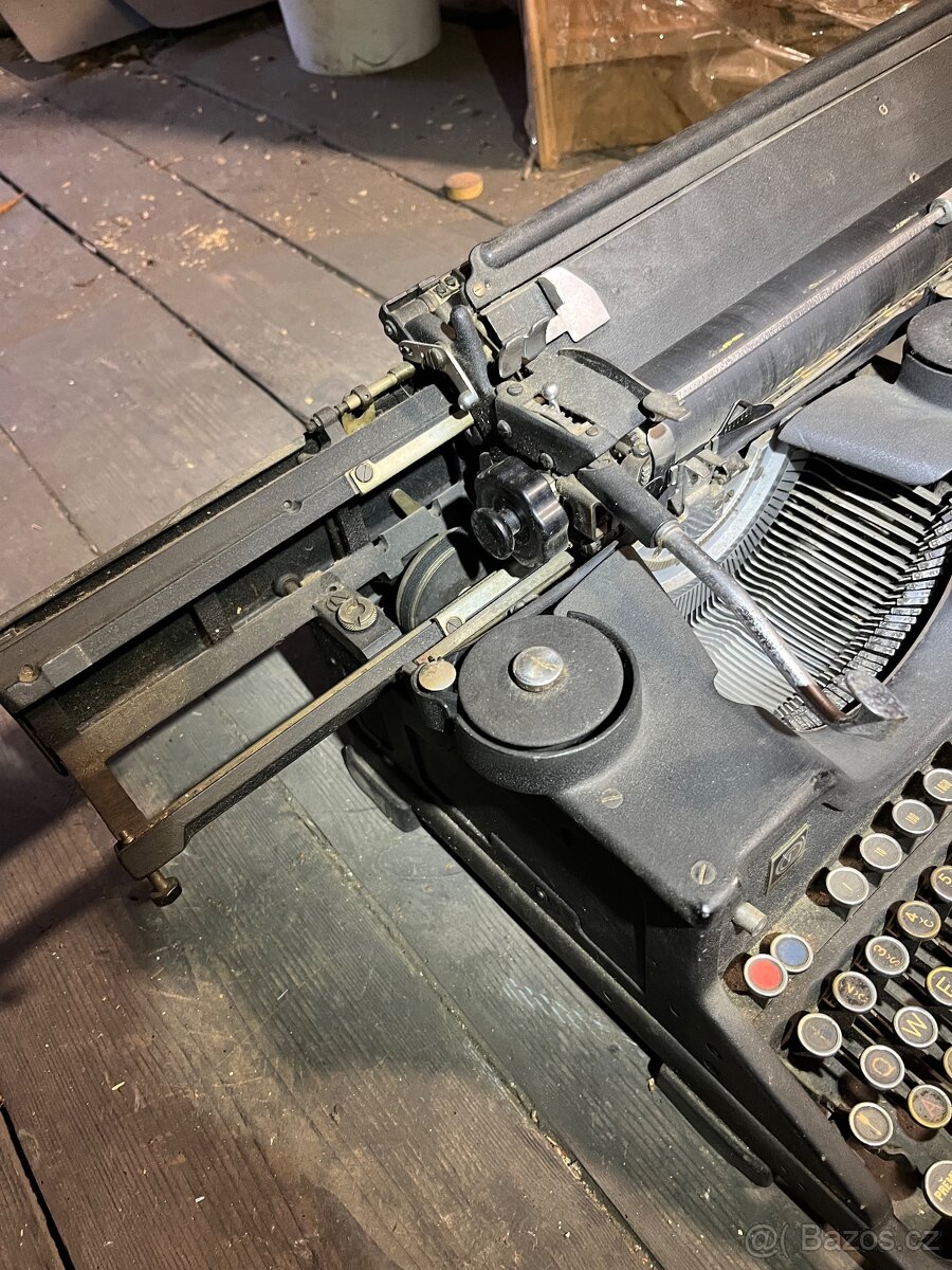 Psací stroj Olivetti - 6