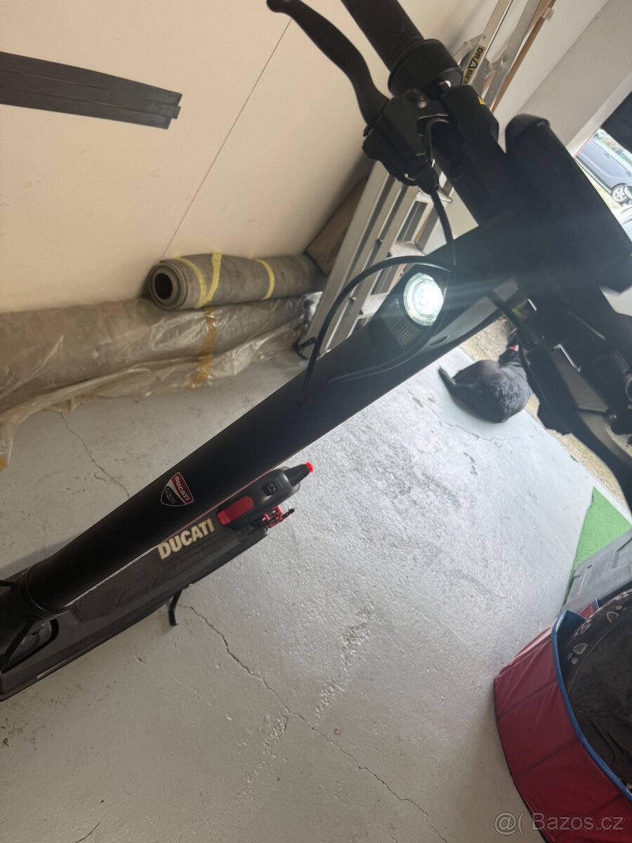 Elektrokoloběžka Ducati PRO III - 6