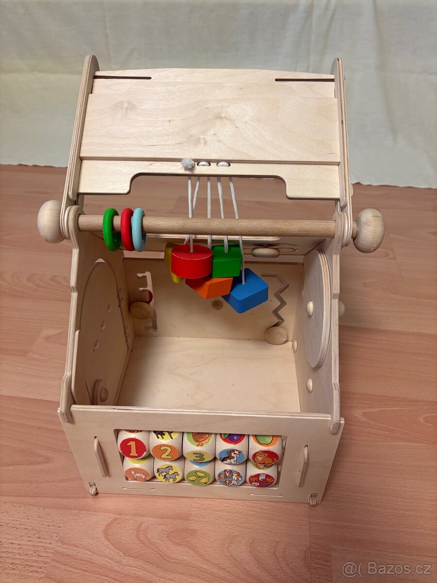 Dřevěný domeček na procvičování motoriky . - 6