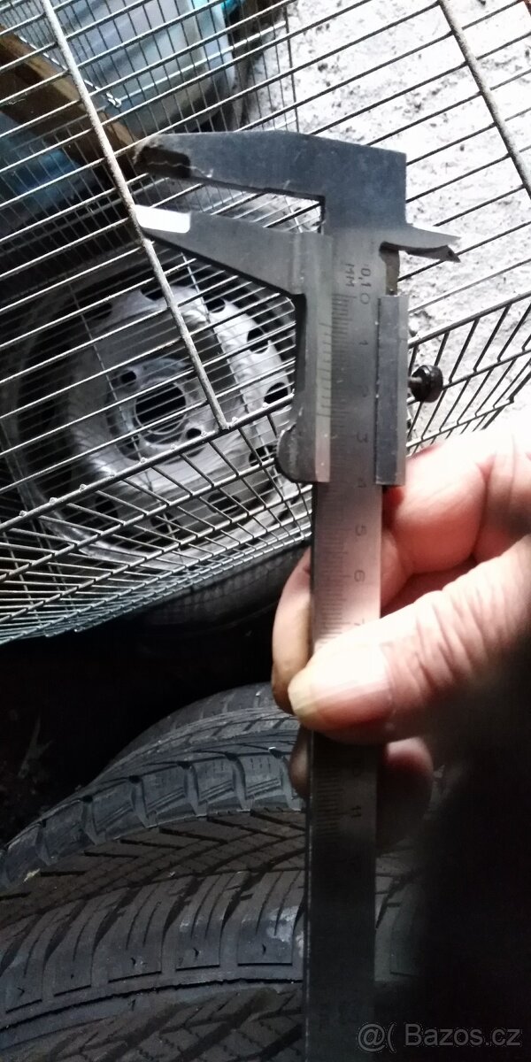 Zimní sada kol Universal 2 x - 175 /65 /R 15 YOKOHAMA - 6