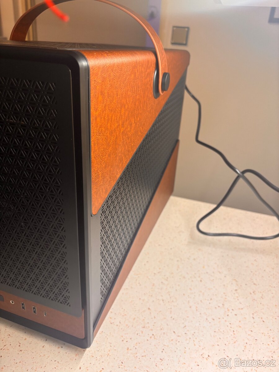 Herní retro PC rádio r5 7500f + 6800 xt 16GB + 64gb ddr5 ram - 6