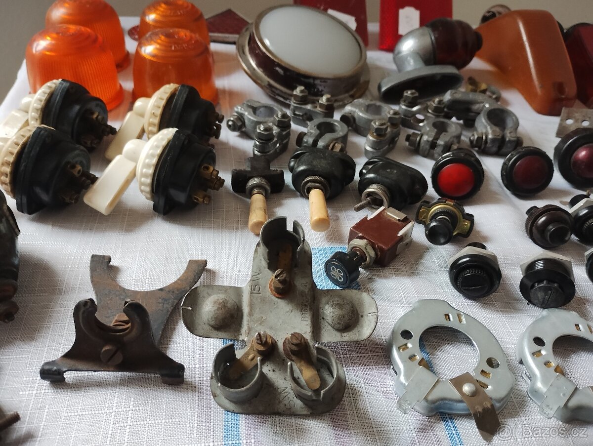 Směs náhradní přepínačů, světel a dílů na veterány ŠKODA - 6