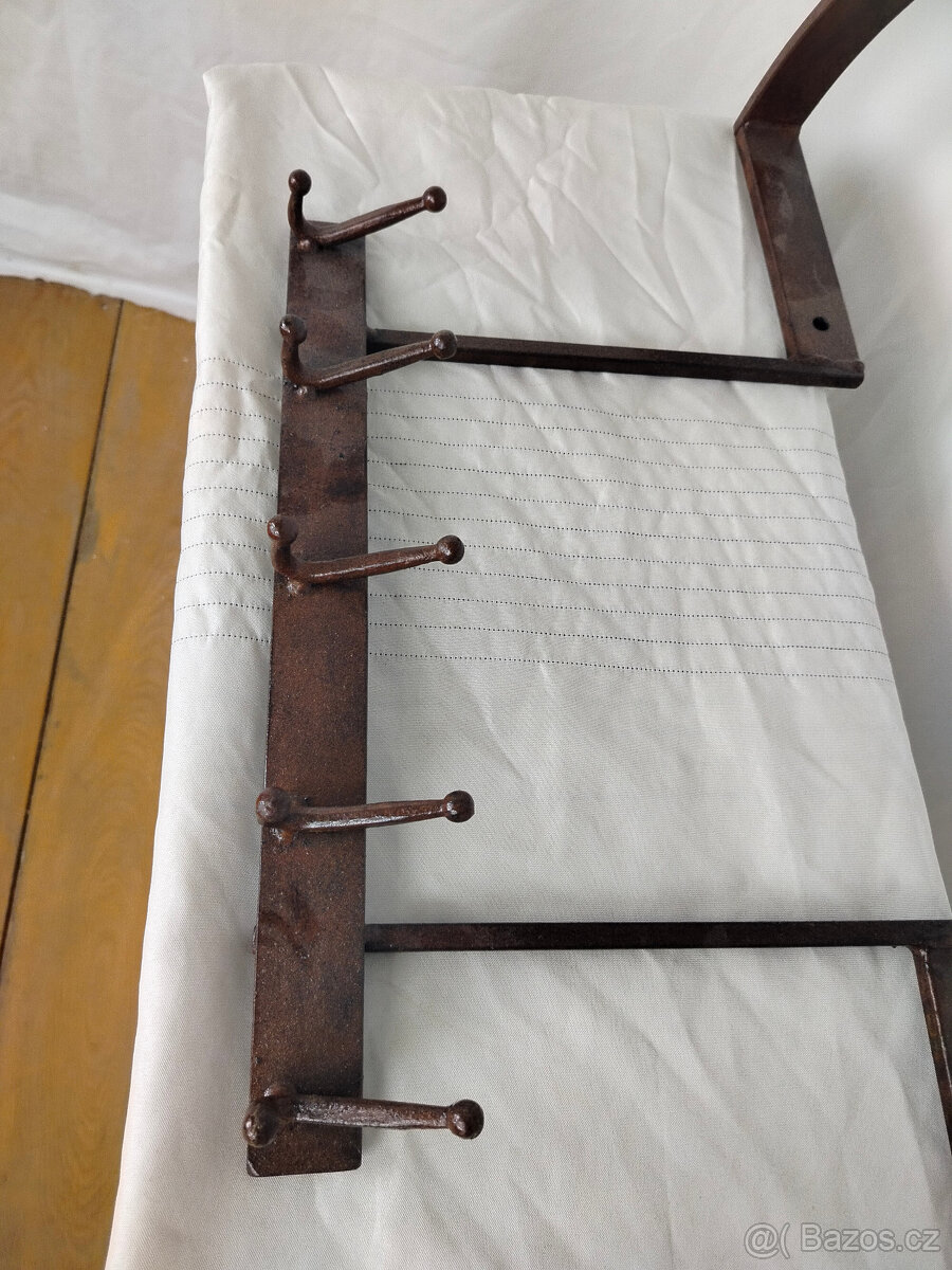 Kovaný věšák - 6