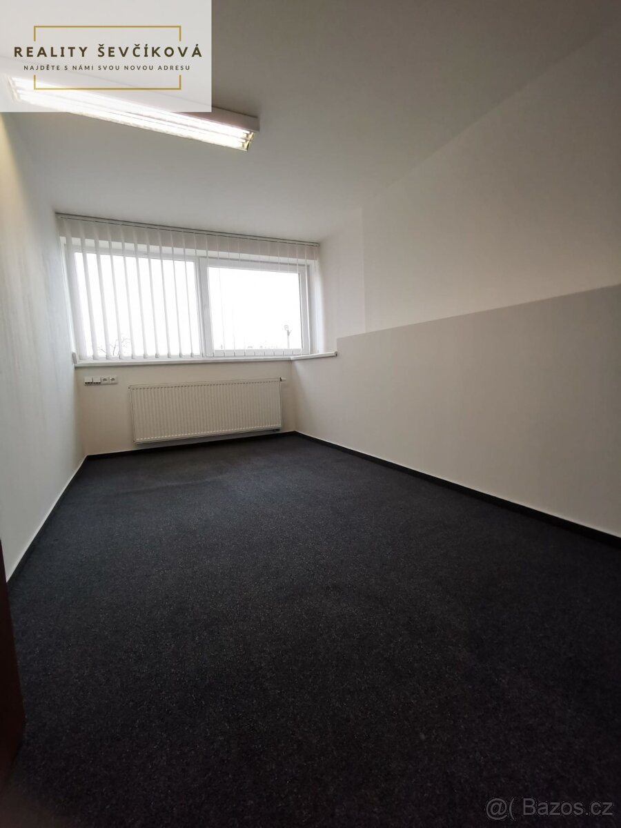 Pronájem komerčního objektu 300 m 2 + 400 m2 zpevněné plochy - 6