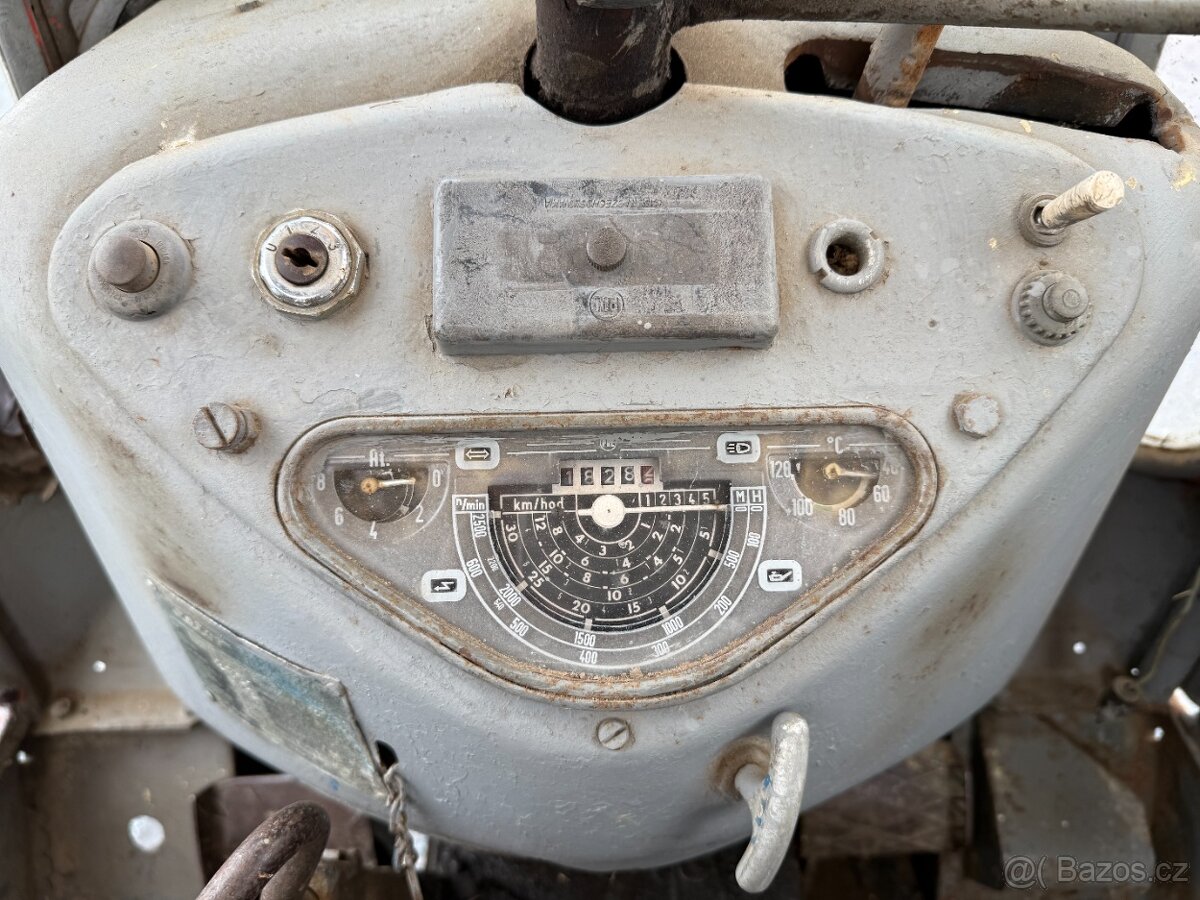 TRAKTOR ZETOR 3511 + PŘÍSLUŠENSTVÍ - 6