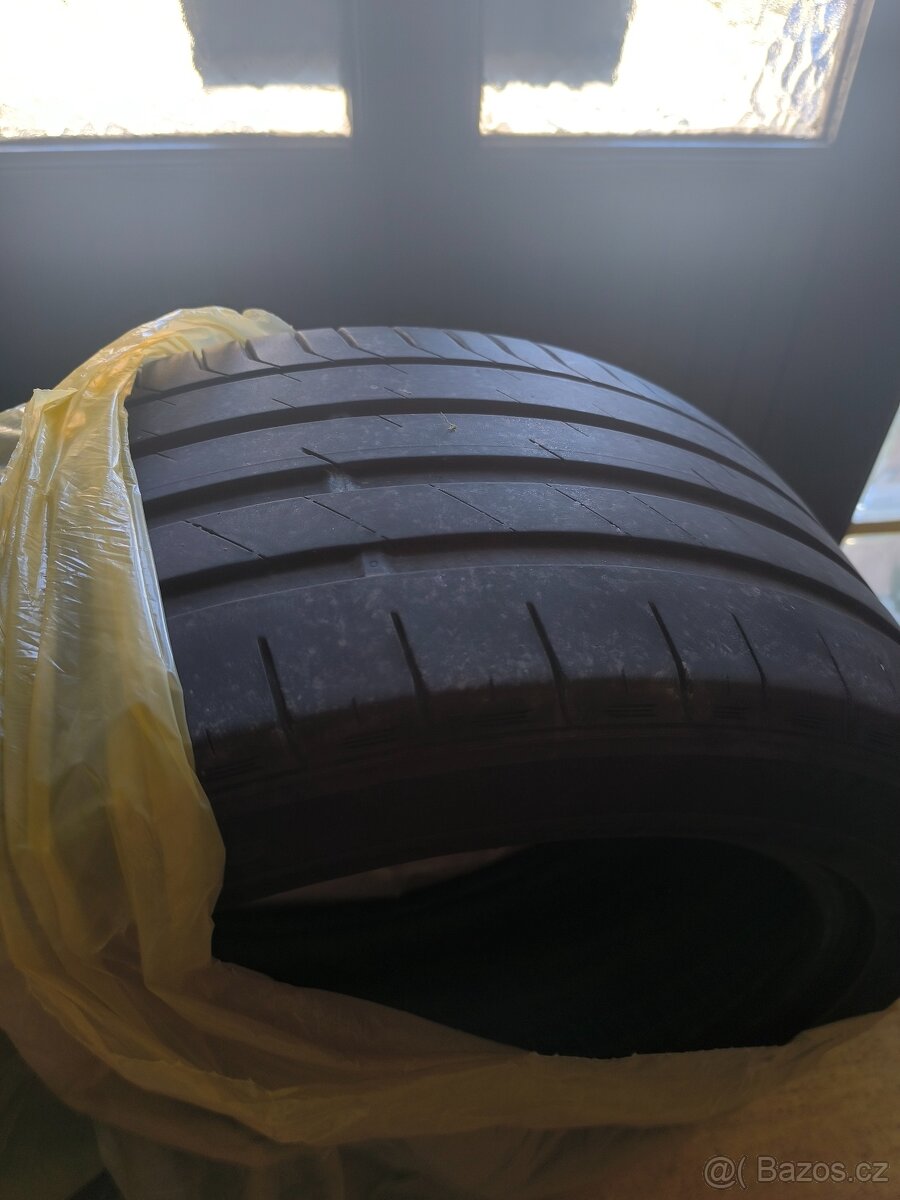 245/45/18 - 6