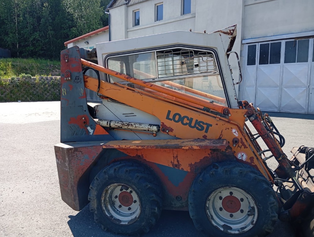 Locust 752 - 6