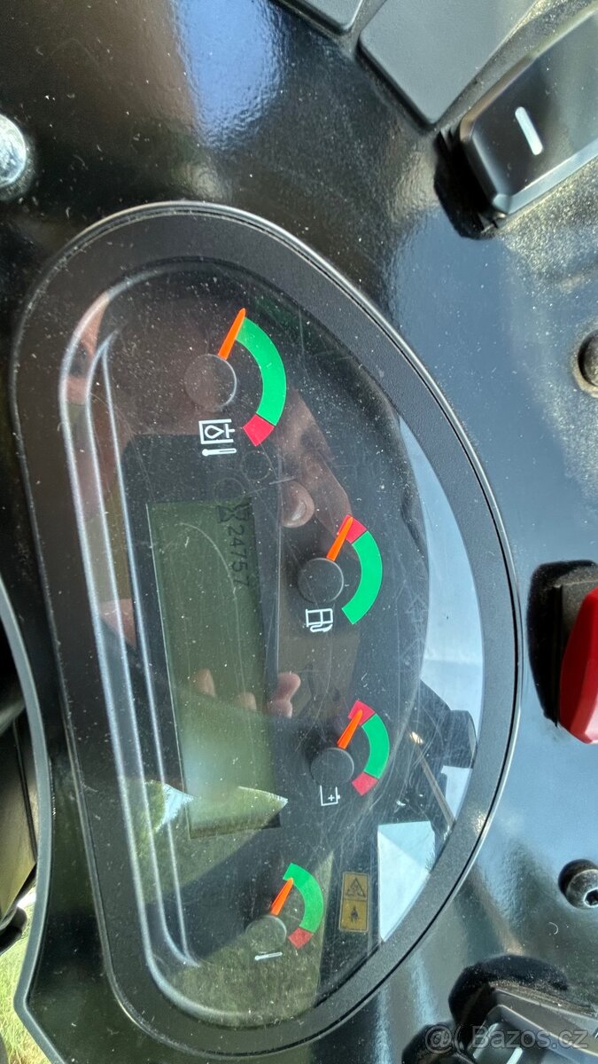 Nakladač CATERPILLAR 908M - 6