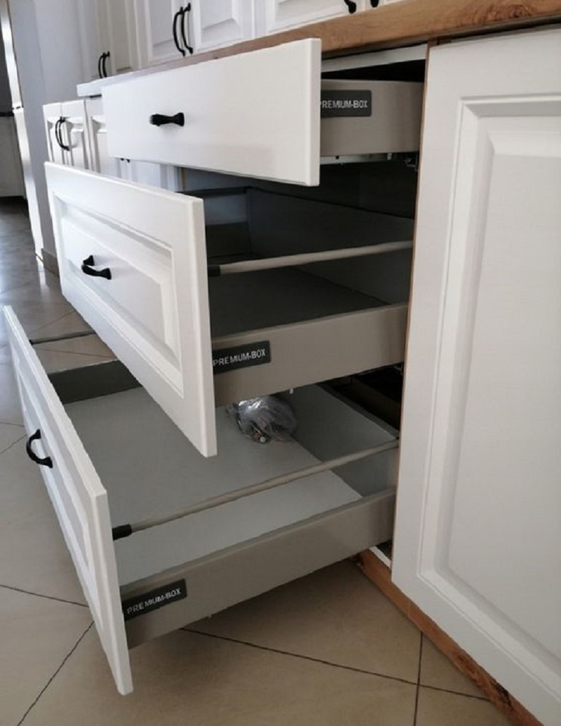 Vzorková kuchyňská sestava venkovského stylu v matném dekoru - 6