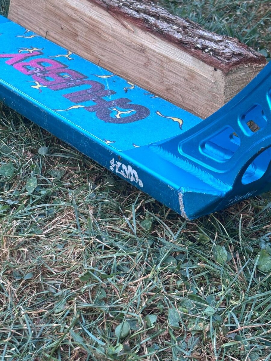 Prodám custom freestyle koloběžku – téměř nejetá - 6