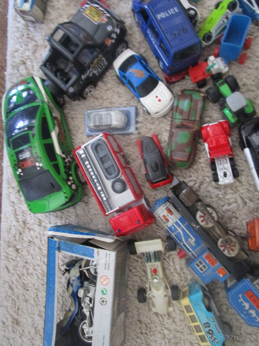 STARÉ HRAČKY-AUTÍČKA ATD. - 6