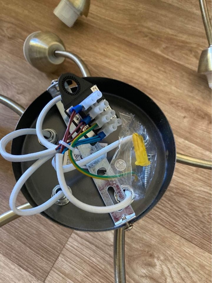 Nové klasické závěsné stropní svítidlo Benita - 6