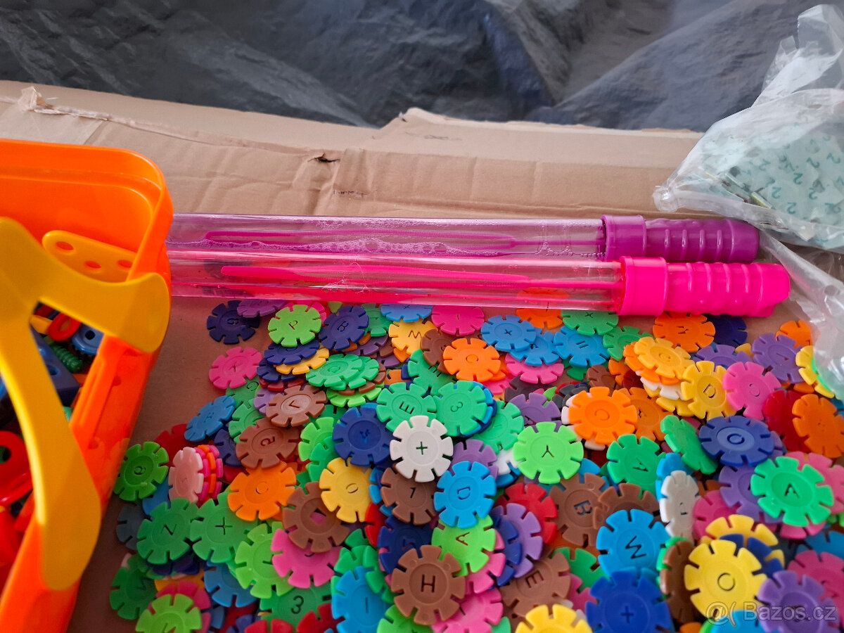 Prodám soubor starších hraček,tiskátek,her,stavebnic apod. - 6