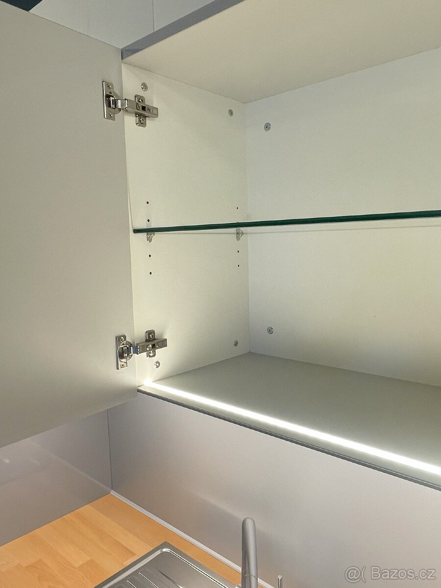 Kuchyňská linka -vysoký lesk - 6