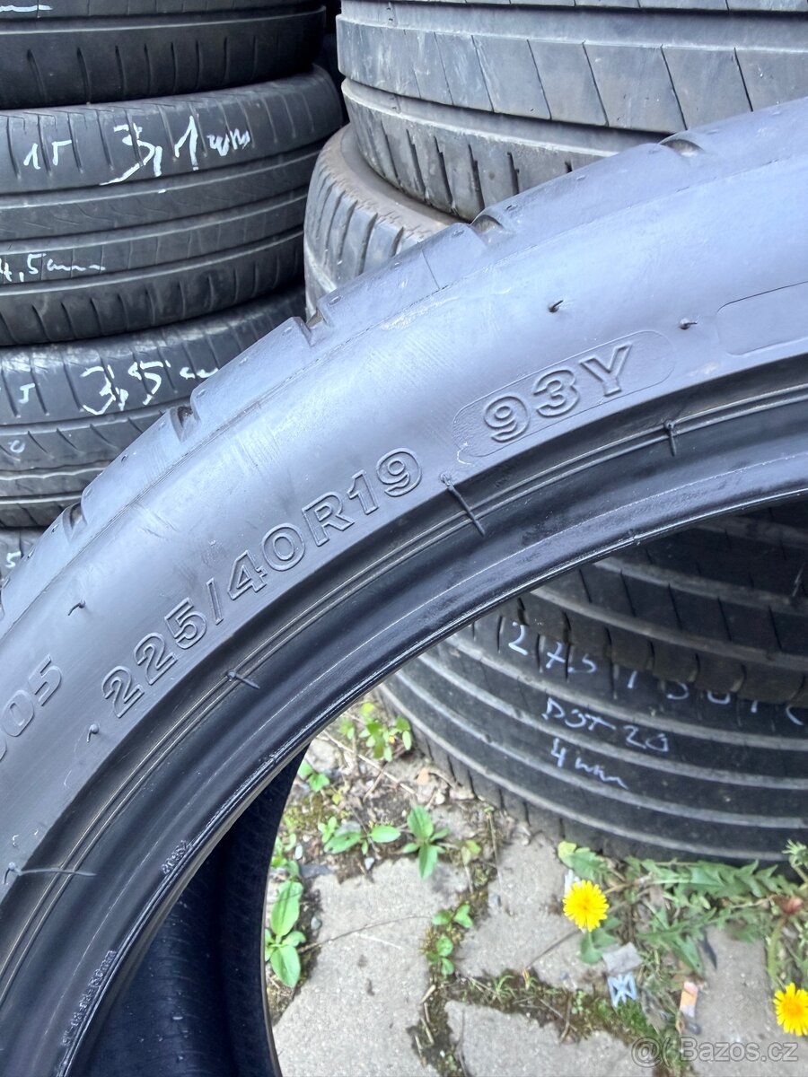 225/40/19 Bridgestone DOT 24 - 6