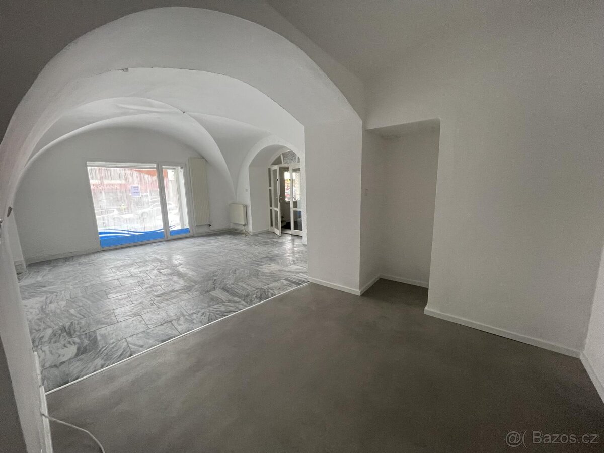 pronájem prostor k podnikání v centru města v přízemí - 6