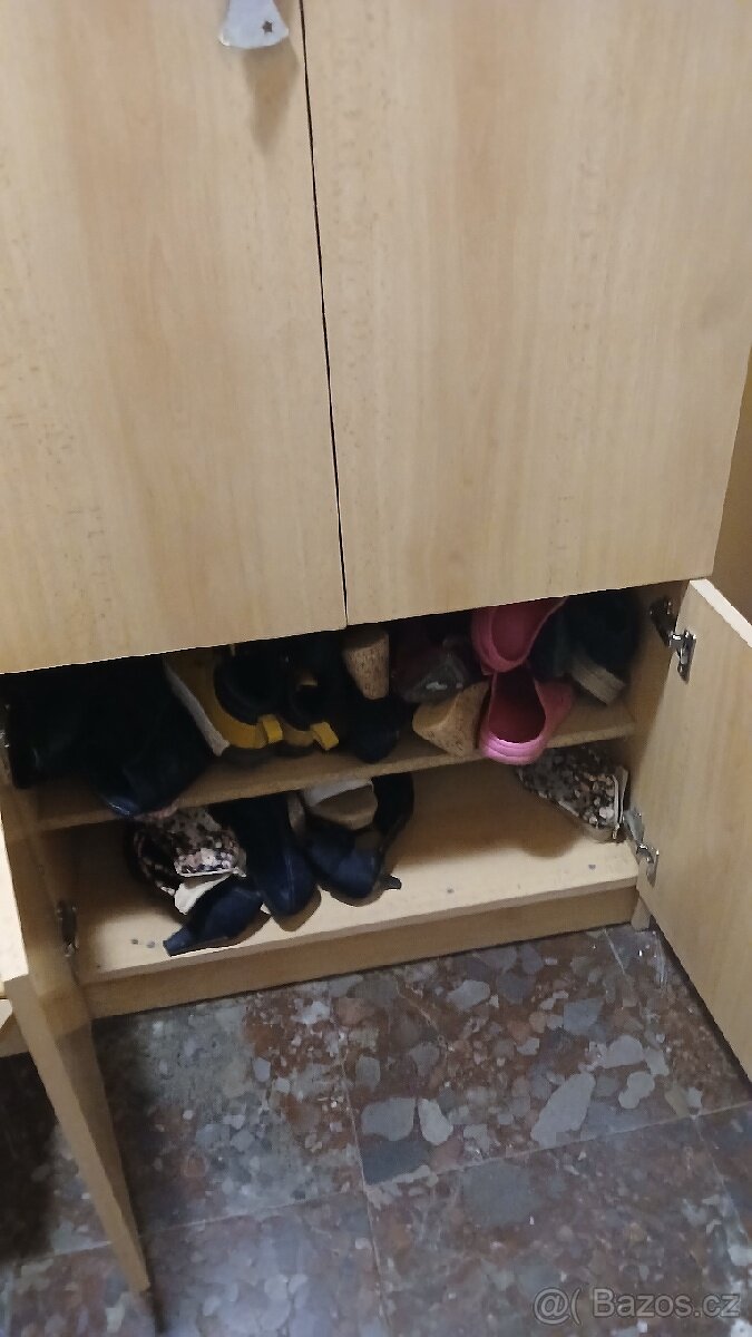 Předsíňová skříň Olomouc - 6