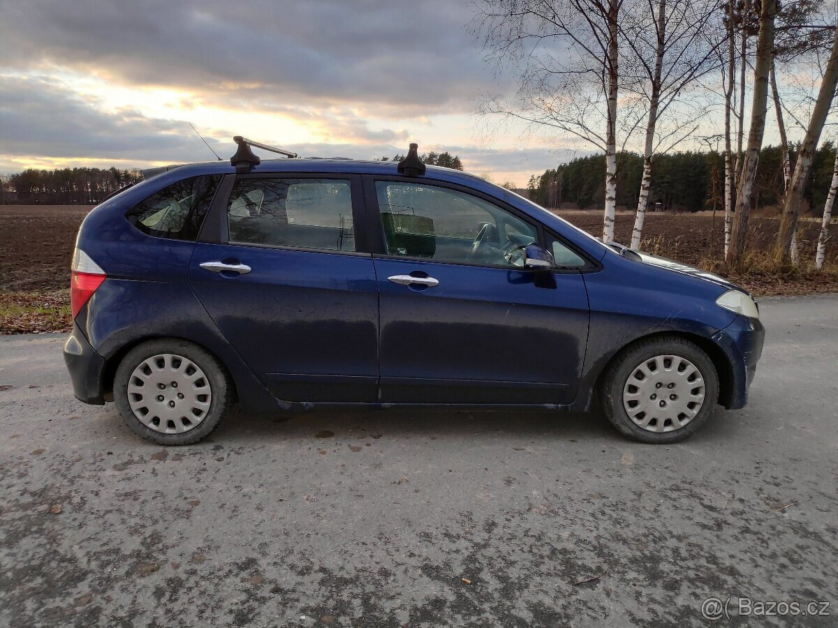 FR-V 2.0 - díly - 6