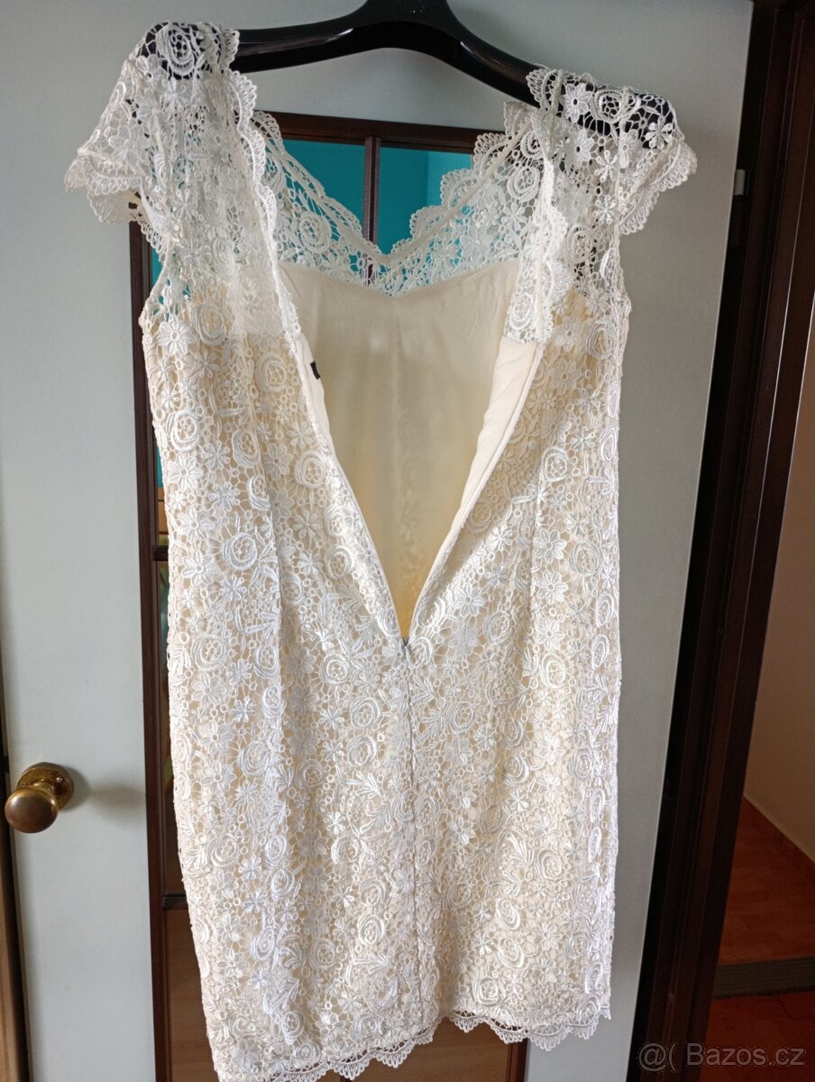 Krajkové pouzdrové šaty - 6