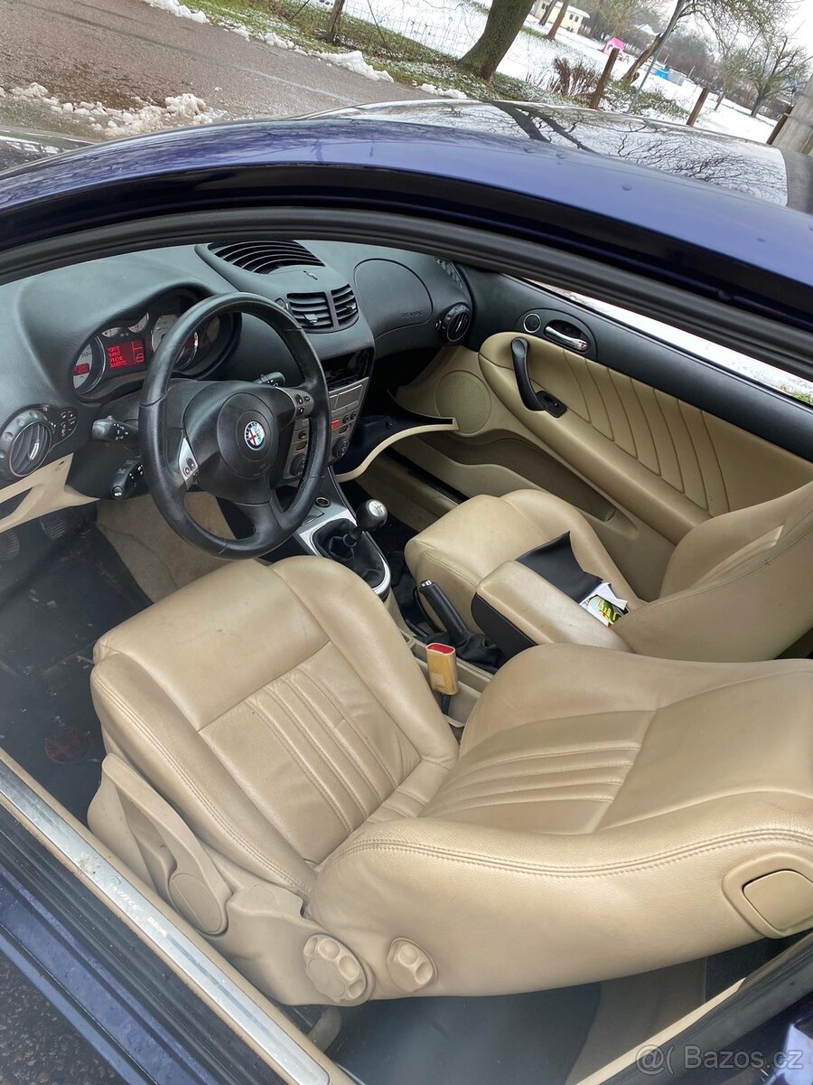 Alfa Romeo 147 1,9 JTD rok 2005 klima - 6