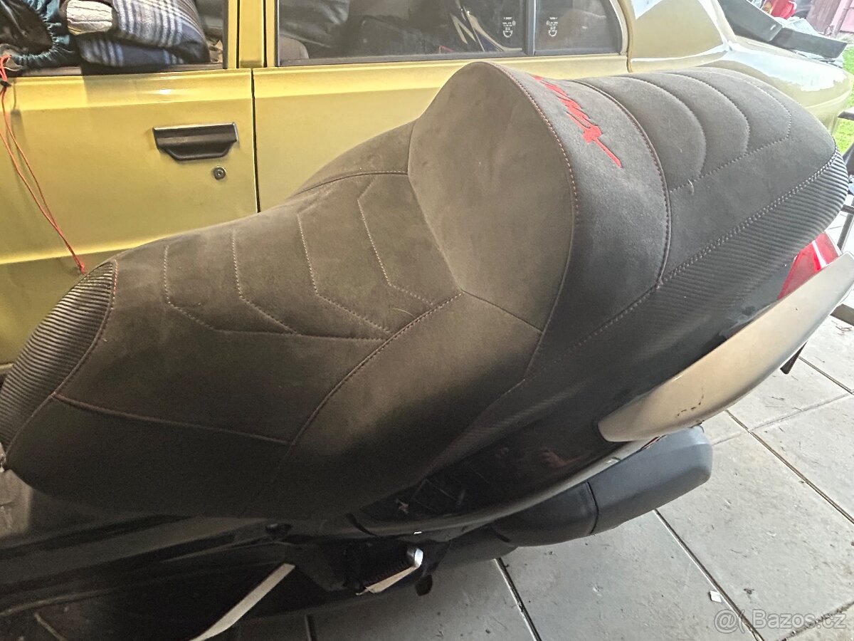Sedadlo Yamaha xmax 2008 - 6