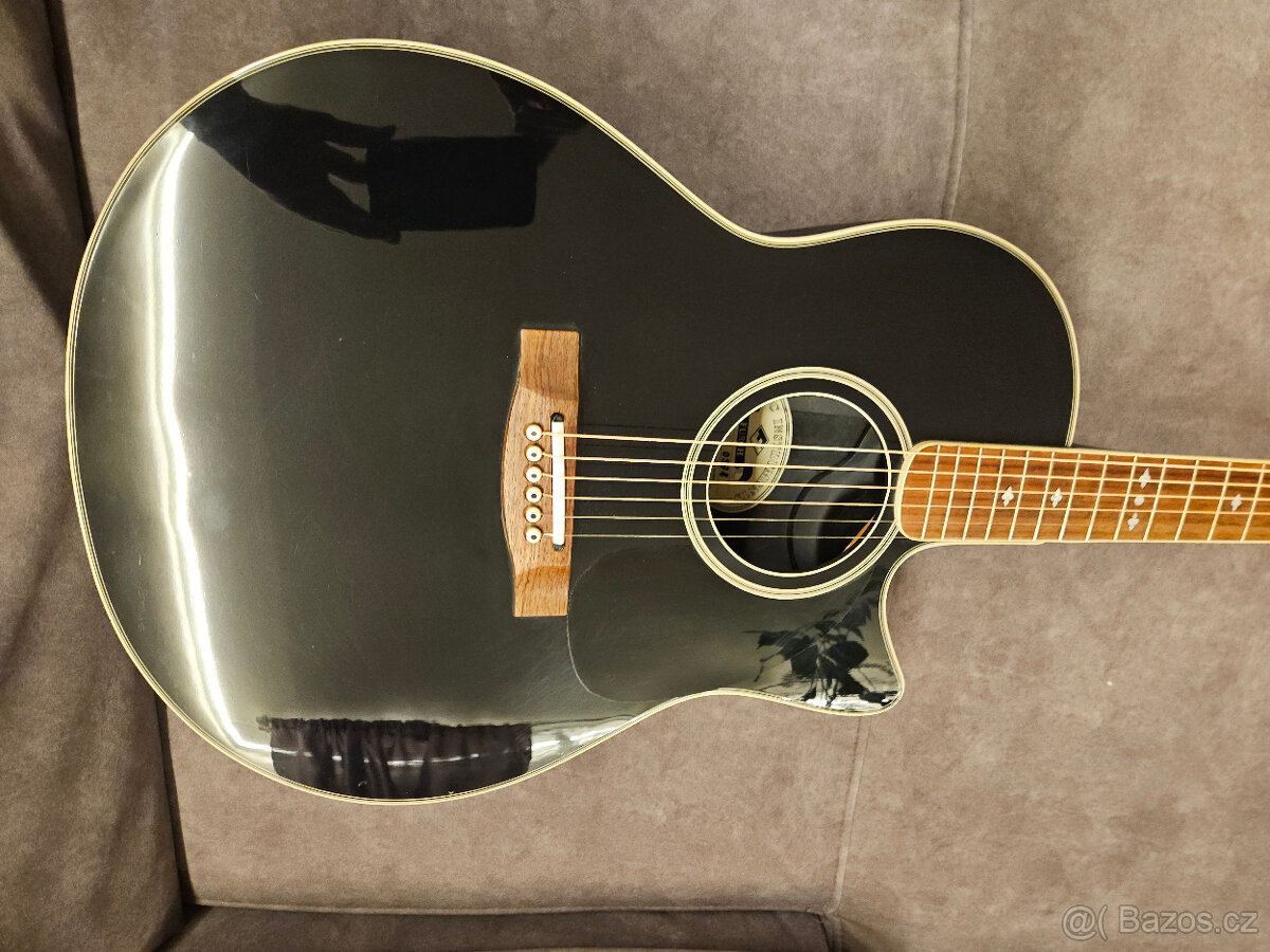 Česká akustická polomasivní kytara FURCH Ovation - 6