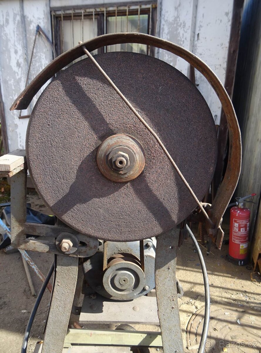 Dvoukotoučová bruska na kov , stáří ca 60 let. - 6