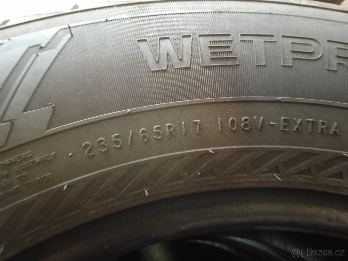 Nokian 235/65 r17 - 6