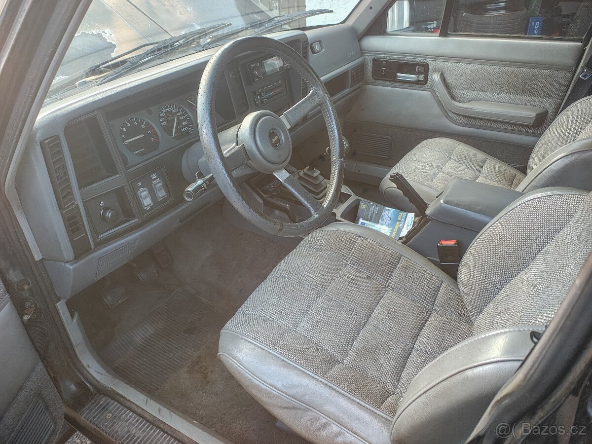 Jeep Cherokee XJ 2.5i 4x4 - 6