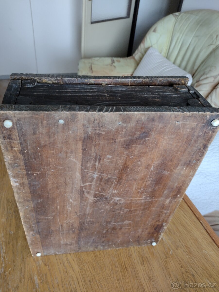Starožitná vyřezávaná skříňka, šperkovnice - 6