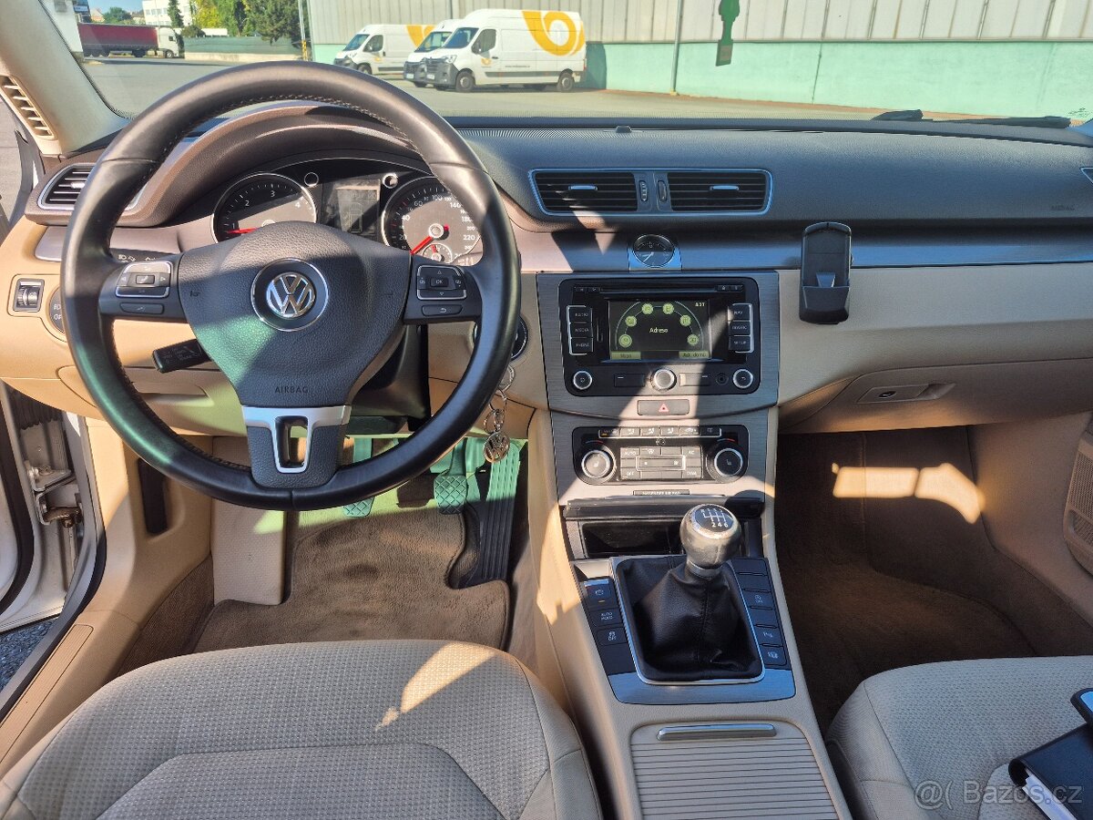 Vw Passat 1.6 tdi 77kw kombi comfortline - 6