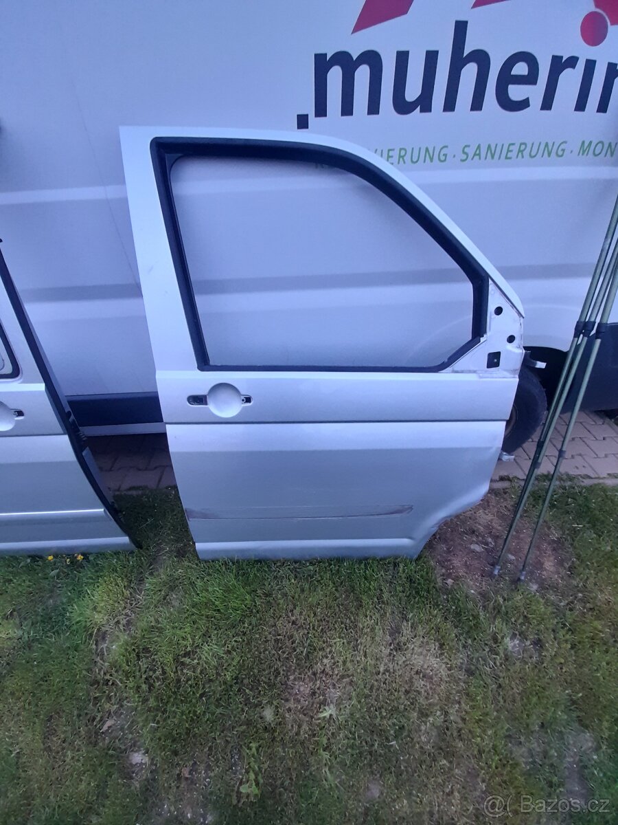 PRODÁM PRAVÉ PŘEDNÍ DVEŘE NA VW T5 - 6