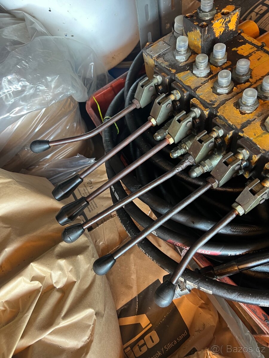 Hydraulický rozvaděč 6 páček velmi masivní - 6