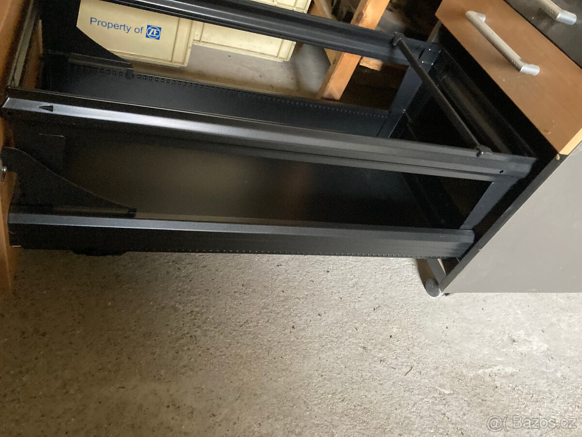 Skříňka se zásuvkami na kolečkách, kontejner 600 kč - 6